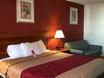 Econo Lodge Norwalk Exterior photo