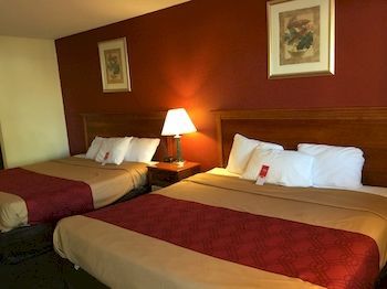 Econo Lodge Norwalk Exterior photo